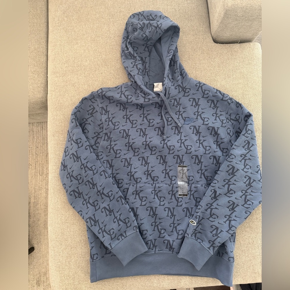 Men’s blue Nike sweatshirt size large